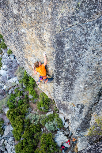 Pete Fasoldt climbing On The Outskirts of Hope (5.12b) at Star Walls on Donner Summit.